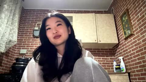 Emma online show from 02/09/26, 02:10