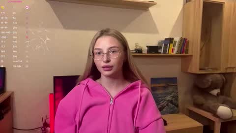 Vi  Victoria online show from 11/13/25, 03:22