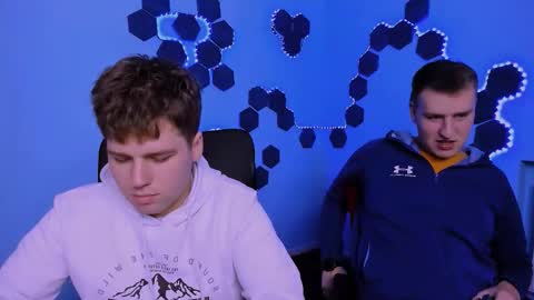 Snapshot of derek_hawk_ chatting on 12/17/25, 09:48 derek_hawk_ online show from 12/17/25, 09:48