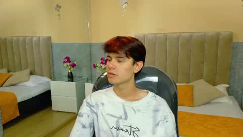 derek_sinn online show from 06/12/26, 08:41