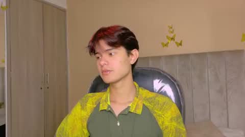 derek_sinn online show from 06/24/26, 04:22