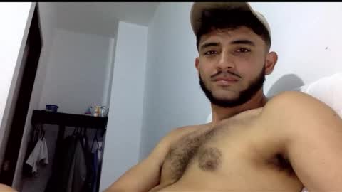 Snapshot of derek_smiith chatting on 11/22/25, 05:23 Derek smiith online show from 11/22/25, 05:23