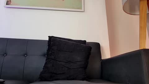 Derek independent model  online show from 12/05/24, 03:39