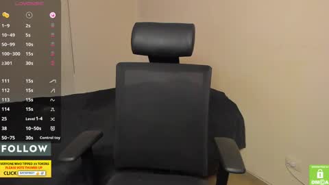 Snapshot of derekcb chatting on 10/23/25, 10:25 Derekcb online show from 10/23/25, 10:25