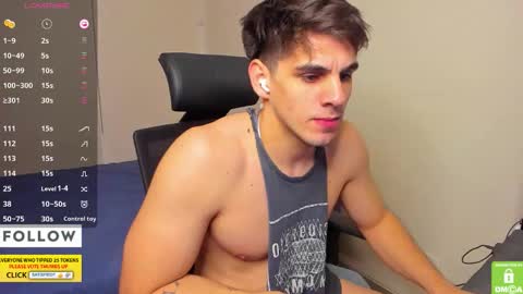 Snapshot of derekcb chatting on 11/30/25, 02:43 Derekcb online show from 11/30/25, 02:43