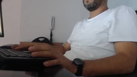 Snapshot of derrik_ chatting on 12/04/24, 12:58     online show from 12/04/24, 12:58
