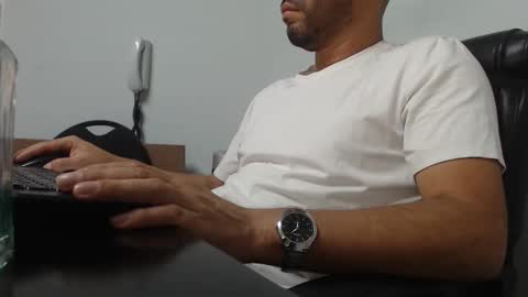 Snapshot of derrik_ chatting on 12/06/24, 11:11     online show from 12/06/24, 11:11