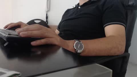Snapshot of derrik_ chatting on 12/09/24, 05:41     online show from 12/09/24, 05:41
