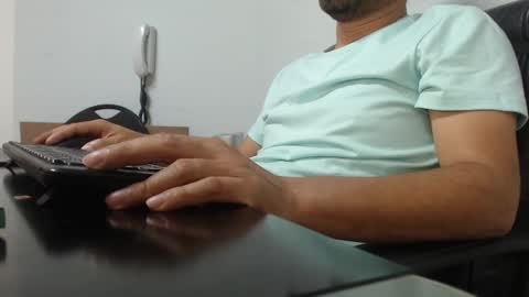 Snapshot of derrik_ chatting on 12/18/24, 11:45     online show from 12/18/24, 11:45