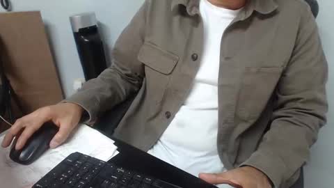 Snapshot of derrik_ chatting on 01/03/25, 12:08     online show from 01/03/25, 12:08