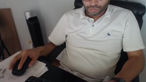 Snapshot of derrik_ chatting on 01/20/25, 06:10     online show from 01/20/25, 06:10
