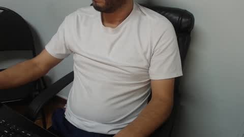 Snapshot of derrik_ chatting on 03/02/25, 11:18     online show from 03/02/25, 11:18