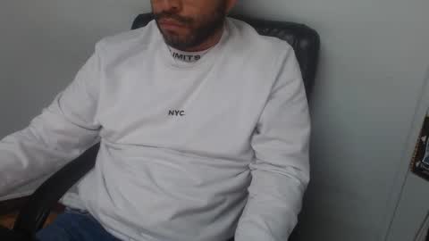 Snapshot of derrik_ chatting on 01/11/26, 04:28 online show from 01/11/26, 04:28