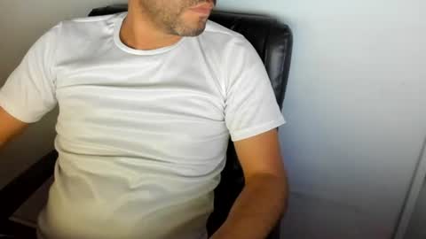 Snapshot of derrik_ chatting on 07/12/26, 12:18 online show from 07/12/26, 12:18