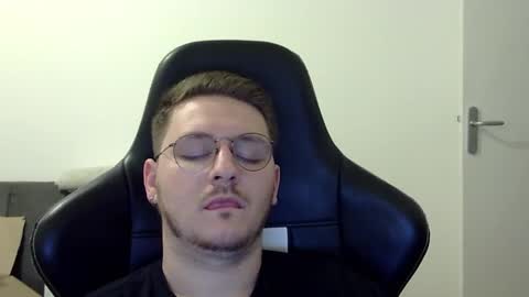 Snapshot of dervechi chatting on 10/13/25, 04:18 dervechi online show from 10/13/25, 04:18