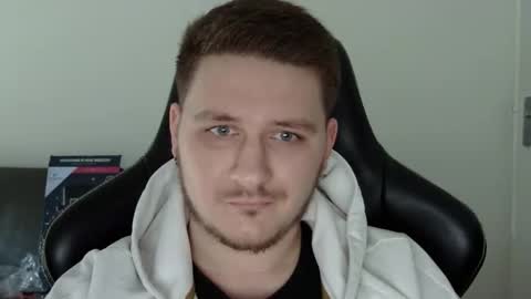 Snapshot of dervechi chatting on 12/17/25, 01:17 dervechi online show from 12/17/25, 01:17