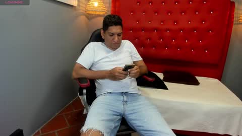 Snapshot of designturbate chatting on 02/12/25, 10:48 Designturbate online show from 02/12/25, 10:48