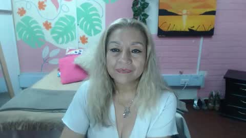 Snapshot of desire_latin chatting on 04/23/26, 02:52 VALERIA online show from 04/23/26, 02:52