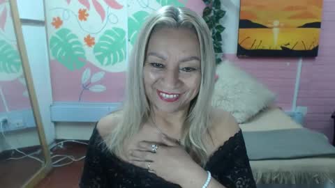Snapshot of desire_latin chatting on 04/28/26, 03:39 VALERIA online show from 04/28/26, 03:39