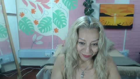 Snapshot of desire_latin chatting on 05/04/26, 04:03 VALERIA online show from 05/04/26, 04:03