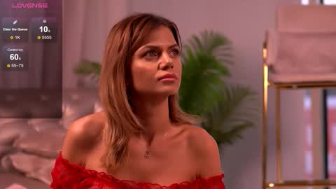 Snapshot of desiredmia_ chatting on 10/08/25, 05:38 Mia online show from 10/08/25, 05:38