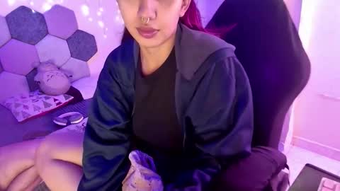 TORI AND MR. BEAR online show from 11/29/25, 06:22