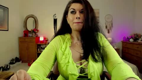 HellenMoon online show from 03/13/26, 09:05