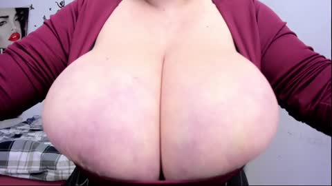 Snapshot of desirehugeboobs4you chatting on 02/01/25, 03:30 Nicky online show from 02/01/25, 03:30