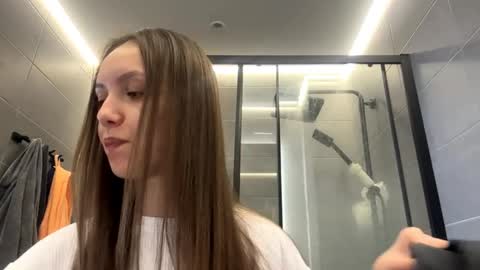 Snapshot of desirewingard chatting on 04/04/26, 02:21 Ksenia online show from 04/04/26, 02:21