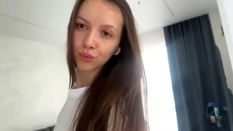 Snapshot of desirewingard chatting on 04/10/26, 02:39 Ksenia online show from 04/10/26, 02:39