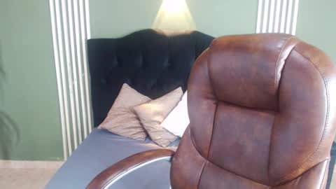 Snapshot of desiring__angel chatting on 12/06/24, 10:05 Desiring Angel online show from 12/06/24, 10:05