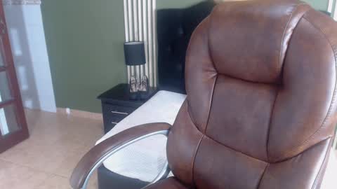 Snapshot of desiring__angel chatting on 12/23/24, 11:36 Desiring Angel online show from 12/23/24, 11:36