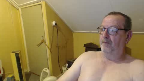 Snapshot of destelp chatting on 05/23/26, 04:29 destelp online show from 05/23/26, 04:29