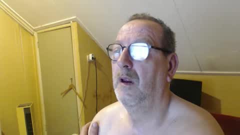 Snapshot of destelp chatting on 05/24/26, 05:01 destelp online show from 05/24/26, 05:01