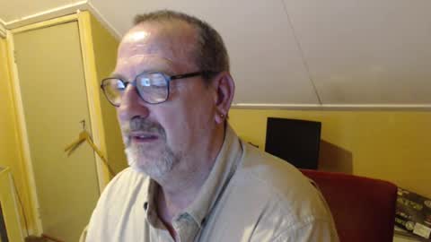 Snapshot of destelp chatting on 07/20/26, 01:57 destelp online show from 07/20/26, 01:57