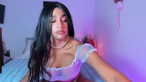 Destinne Mill online show from 02/11/25, 11:21