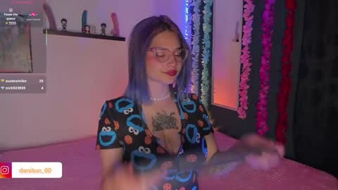 Snapshot of destiny14_ chatting on 11/20/25, 10:42 Dani online show from 11/20/25, 10:42