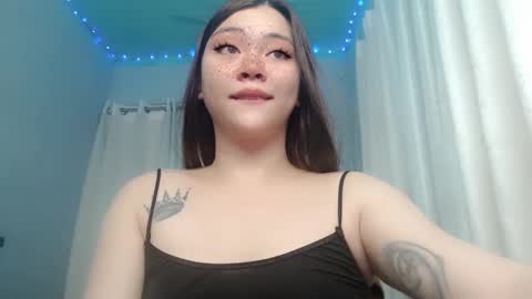 Snapshot of destinyroxie chatting on 12/31/24, 01:04 ROXIE  online show from 12/31/24, 01:04