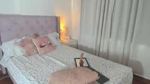 Snapshot of destinysweet21 chatting on 05/13/26, 03:53 destinysweet21 online show from 05/13/26, 03:53