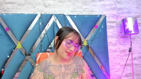 Snapshot of deva_blue chatting on 12/11/24, 08:04 Deva Blue online show from 12/11/24, 08:04