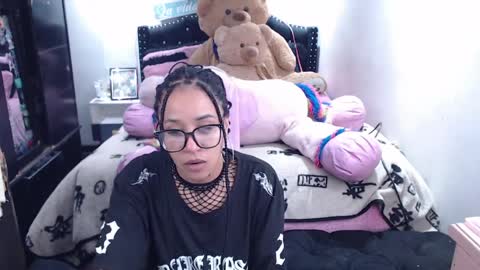 Snapshot of devi_black_13_ chatting on 04/05/26, 12:30 devi_black_13_ online show from 04/05/26, 12:30