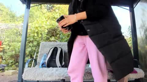 Anna online show from 10/17/25, 09:01