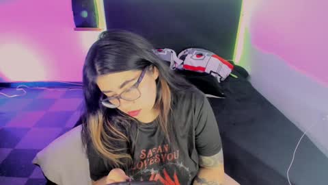 Snapshot of devilfox29 chatting on 01/19/25, 02:15 L I NA online show from 01/19/25, 02:15