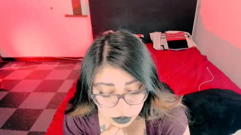 Snapshot of devilfox29 chatting on 03/01/25, 04:37 L I NA online show from 03/01/25, 04:37