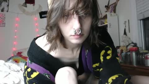 Snapshot of devilg1rl chatting on 12/25/24, 02:35 poutyangel online show from 12/25/24, 02:35