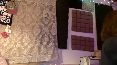 Snapshot of devilg1rl chatting on 01/31/25, 09:37 poutyangel online show from 01/31/25, 09:37