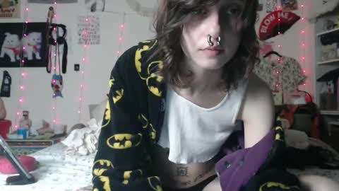 Snapshot of devilg1rl chatting on 02/10/25, 03:35 poutyangel online show from 02/10/25, 03:35