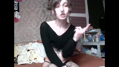 Snapshot of devilg1rl chatting on 03/01/25, 11:47 poutyangel online show from 03/01/25, 11:47