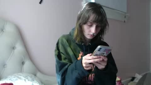 Snapshot of devilg1rl chatting on 10/02/25, 08:38 poutyangel online show from 10/02/25, 08:38