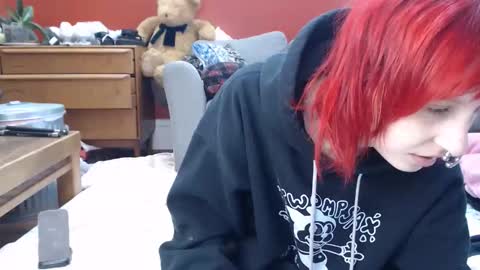 Snapshot of devilg1rl chatting on 11/30/25, 10:25 poutyangel online show from 11/30/25, 10:25